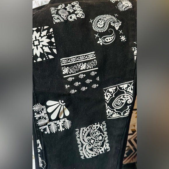 Men's Black and White Patterned Skinny Jeans - Picture 2 of 4